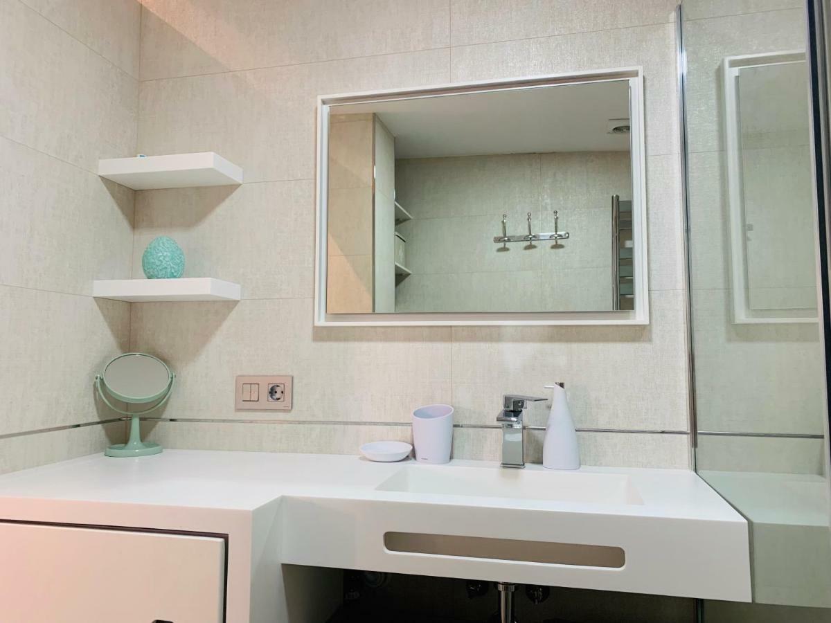 Cathedral Studio, Luxury Studio In Cathedral Area, Parking Optional Севиля Екстериор снимка