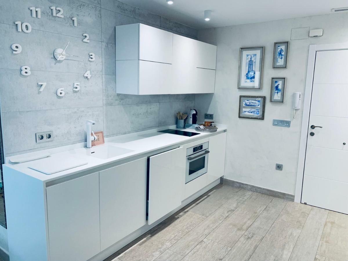 Cathedral Studio, Luxury Studio In Cathedral Area, Parking Optional Севиля Екстериор снимка